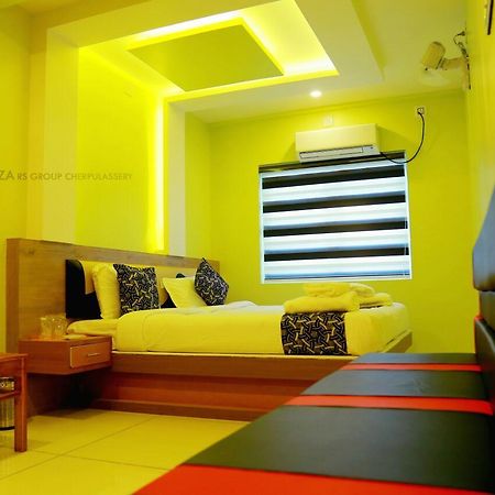 Hotel Royal Plaza Residency Cheruppulasseri Exterior foto